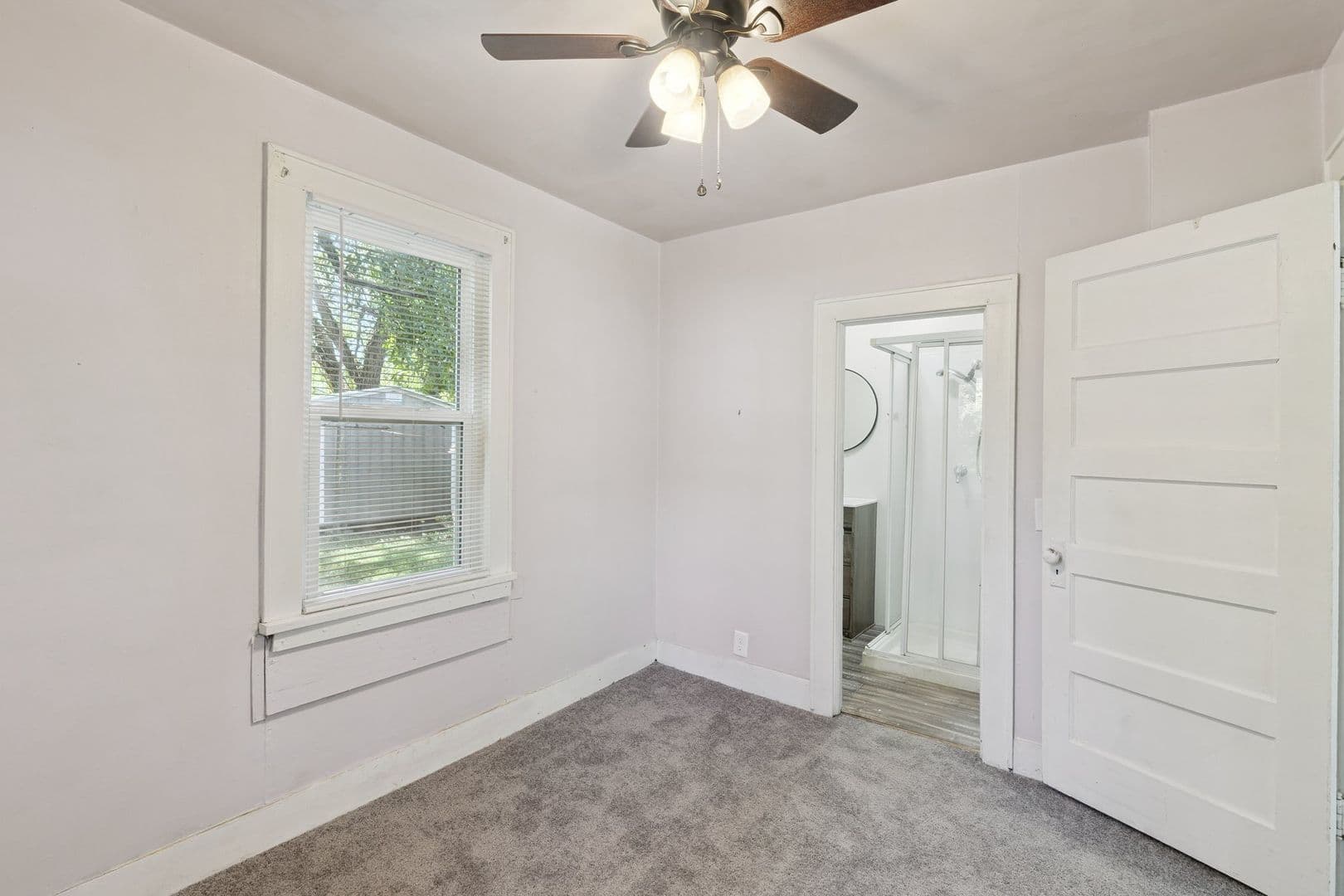 Lexington House: 327 se 2nd St