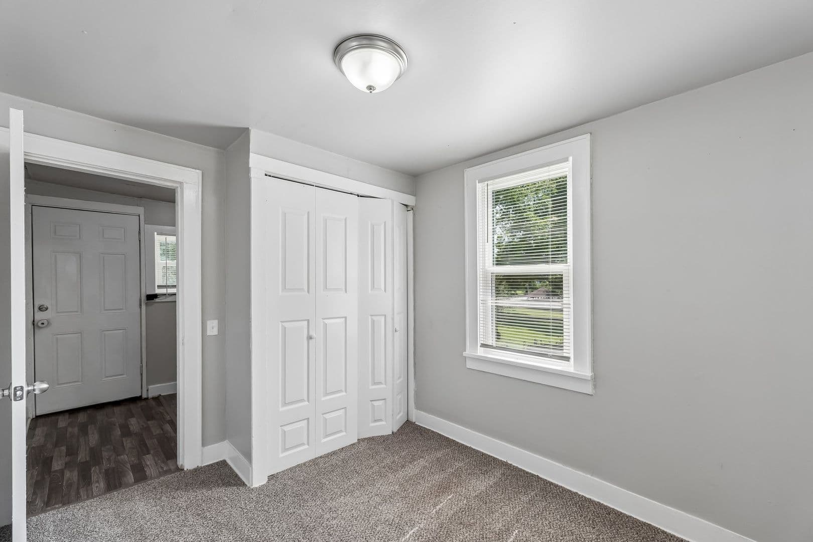 Lexington House: 327 se 2nd St