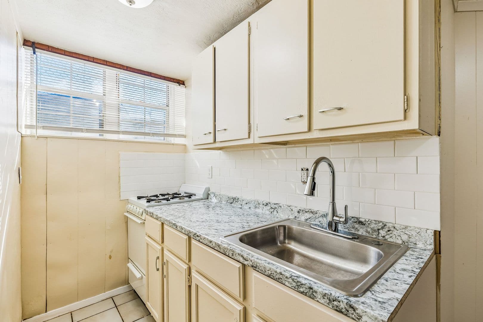 Oklahoma city Apartment: 518 nw 12th st