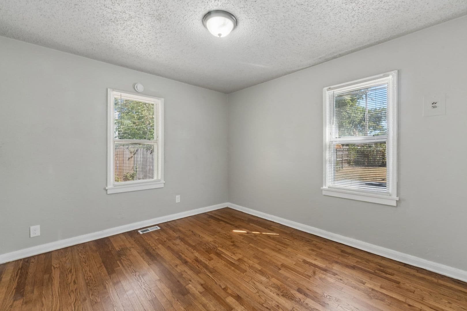 Midwest City House: 224 E Myrtle Ln