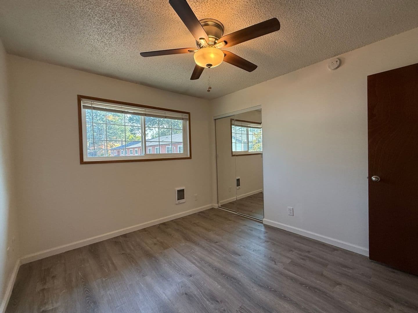 Portland Apartment: SE 40th Ave, 97202