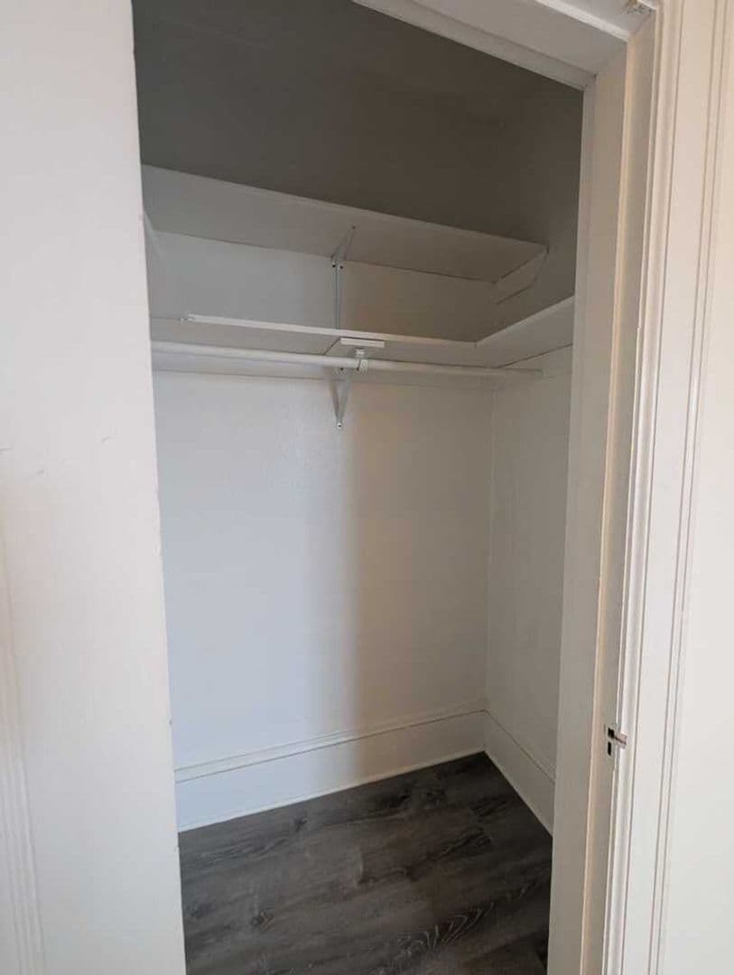 Portland Apartment: 1650 SE Hawthorne Blvd