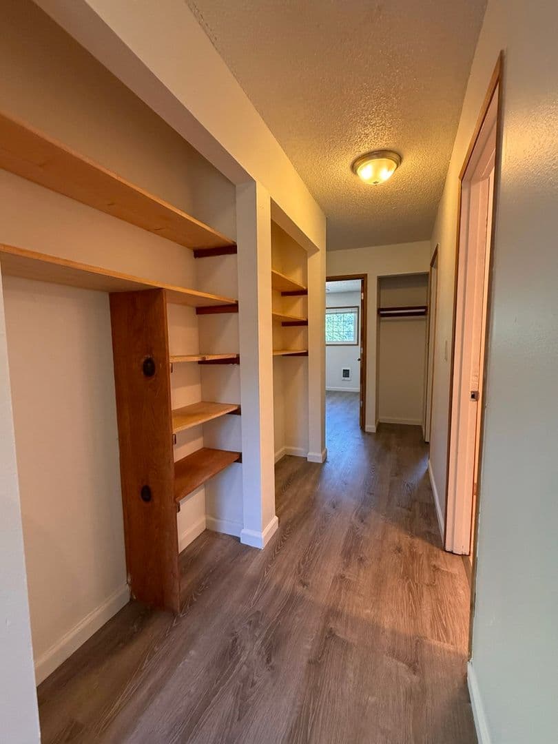 Portland Apartment: SE 40th Ave, 97202