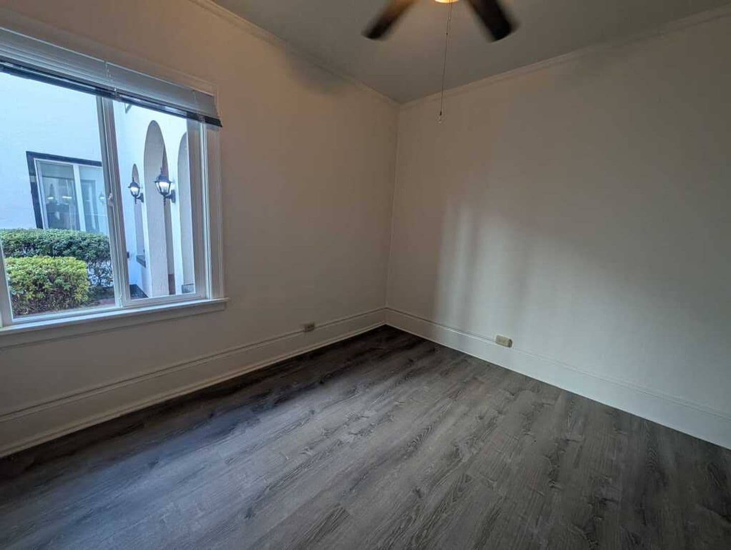 Portland Apartment: 1650 SE Hawthorne Blvd