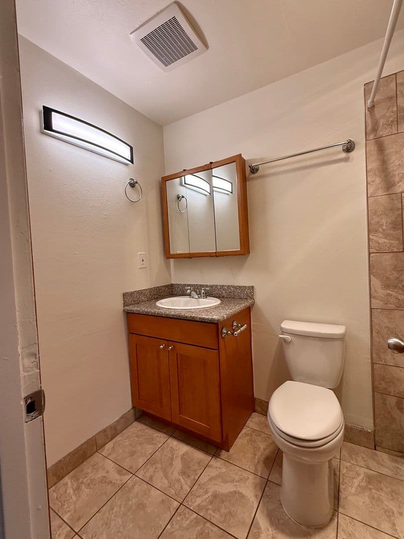Portland Apartment: SE 40th Ave, 97202