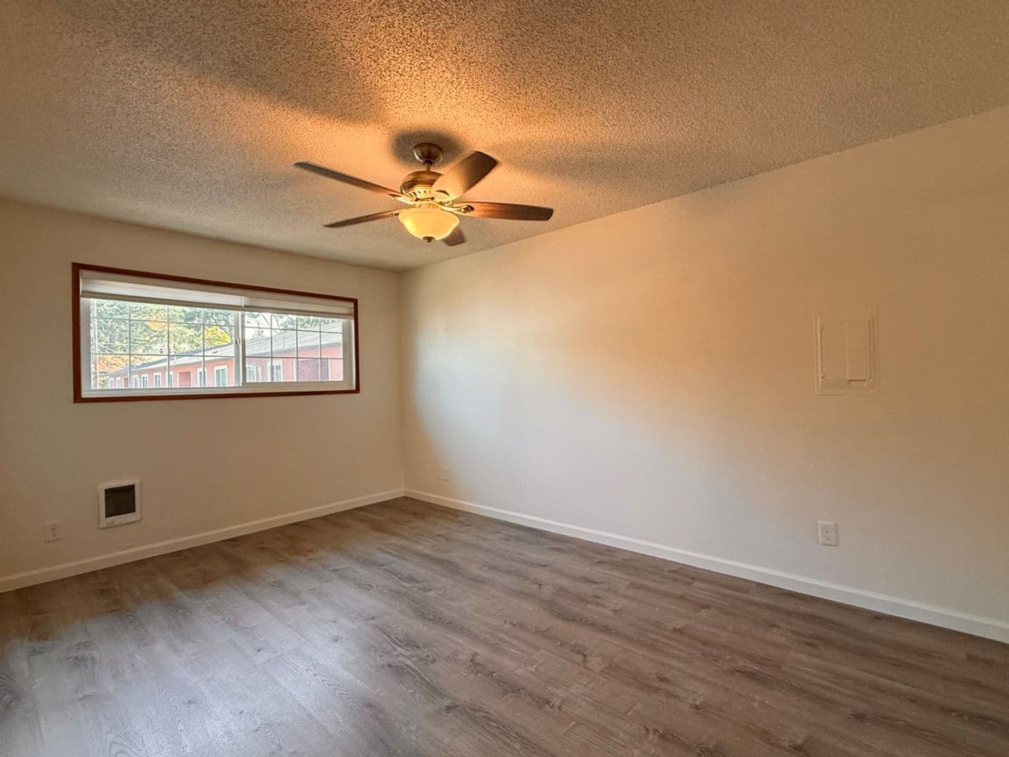 Portland Apartment: SE 40th Ave, 97202