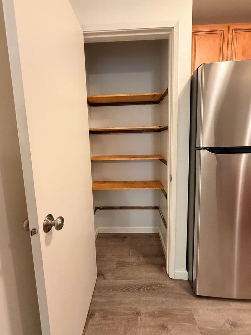 Portland Apartment: 2406 SW Dolph Ct, Portland, OR 97219