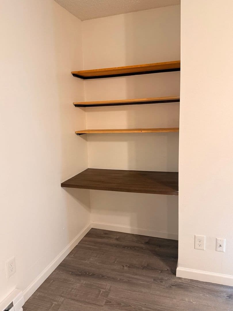 Portland Apartment: 2406 SW Dolph Ct, Portland, OR 97219