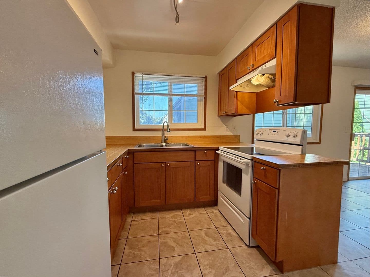 Portland Apartment: SE 40th Ave, 97202