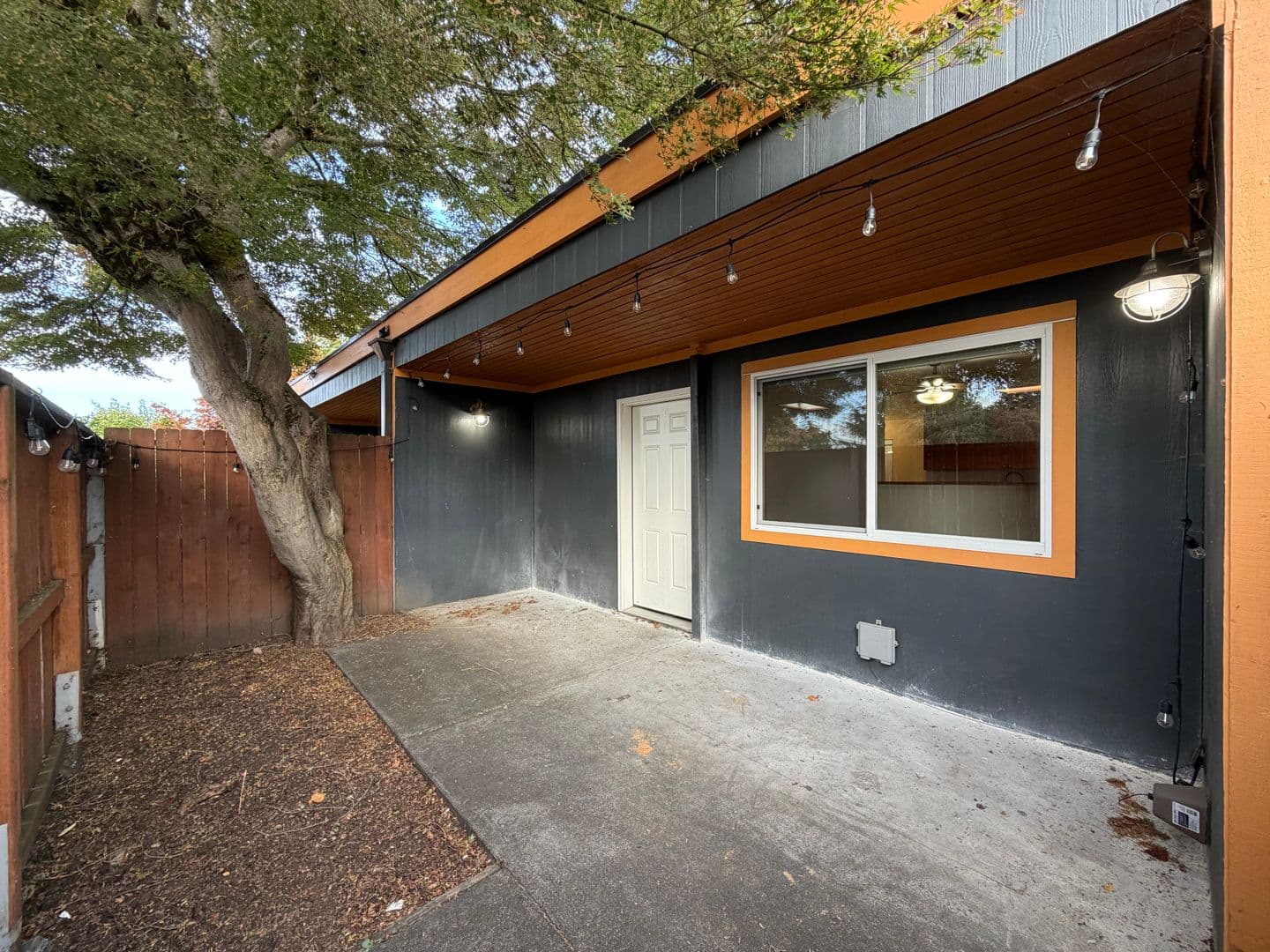 Portland Apartment: SE 27th Ave