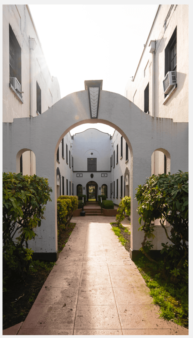 Portland Apartment: 1650 SE Hawthorne Blvd