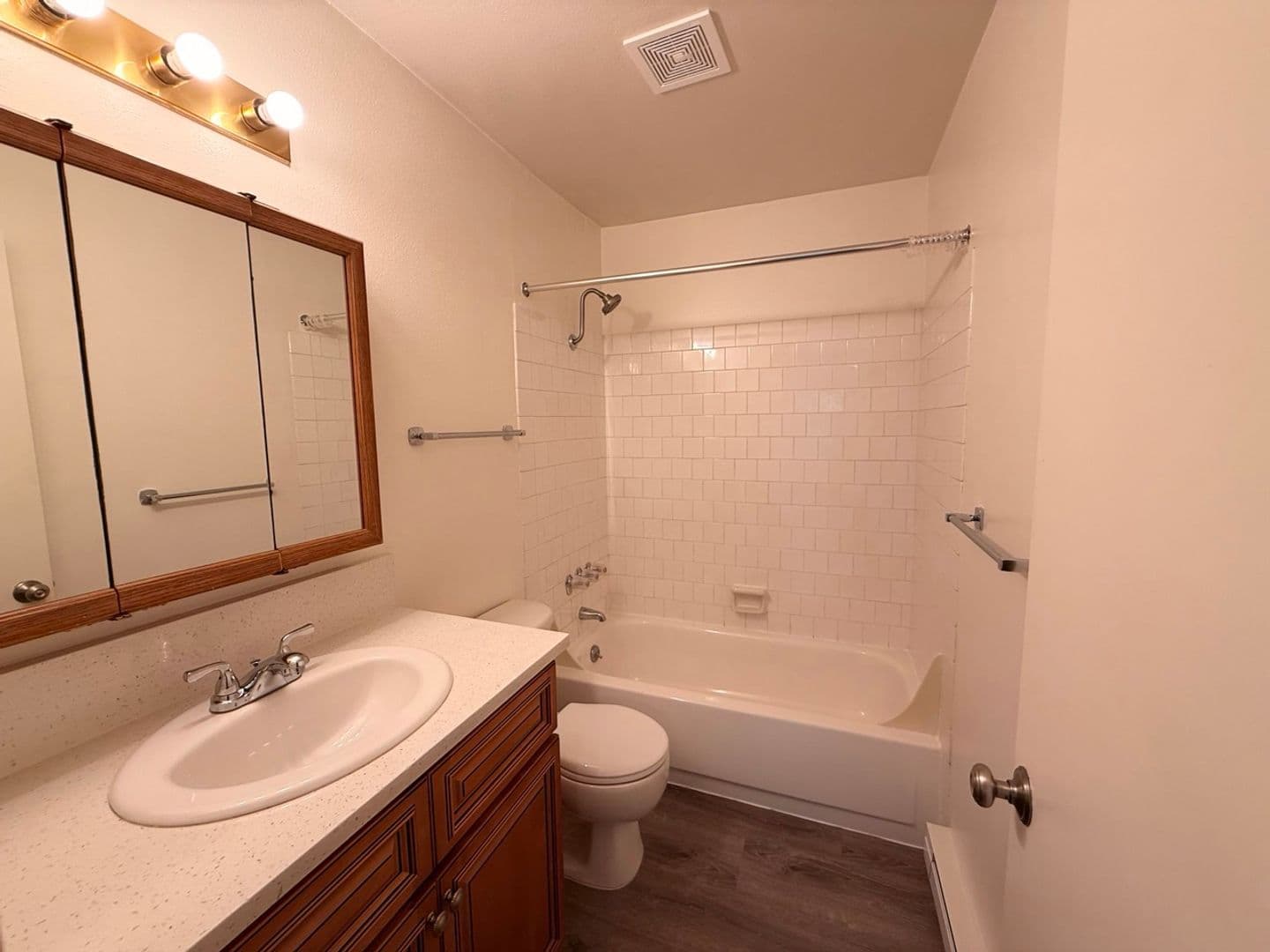 Portland Apartment: 2406 SW Dolph Ct, Portland, OR 97219