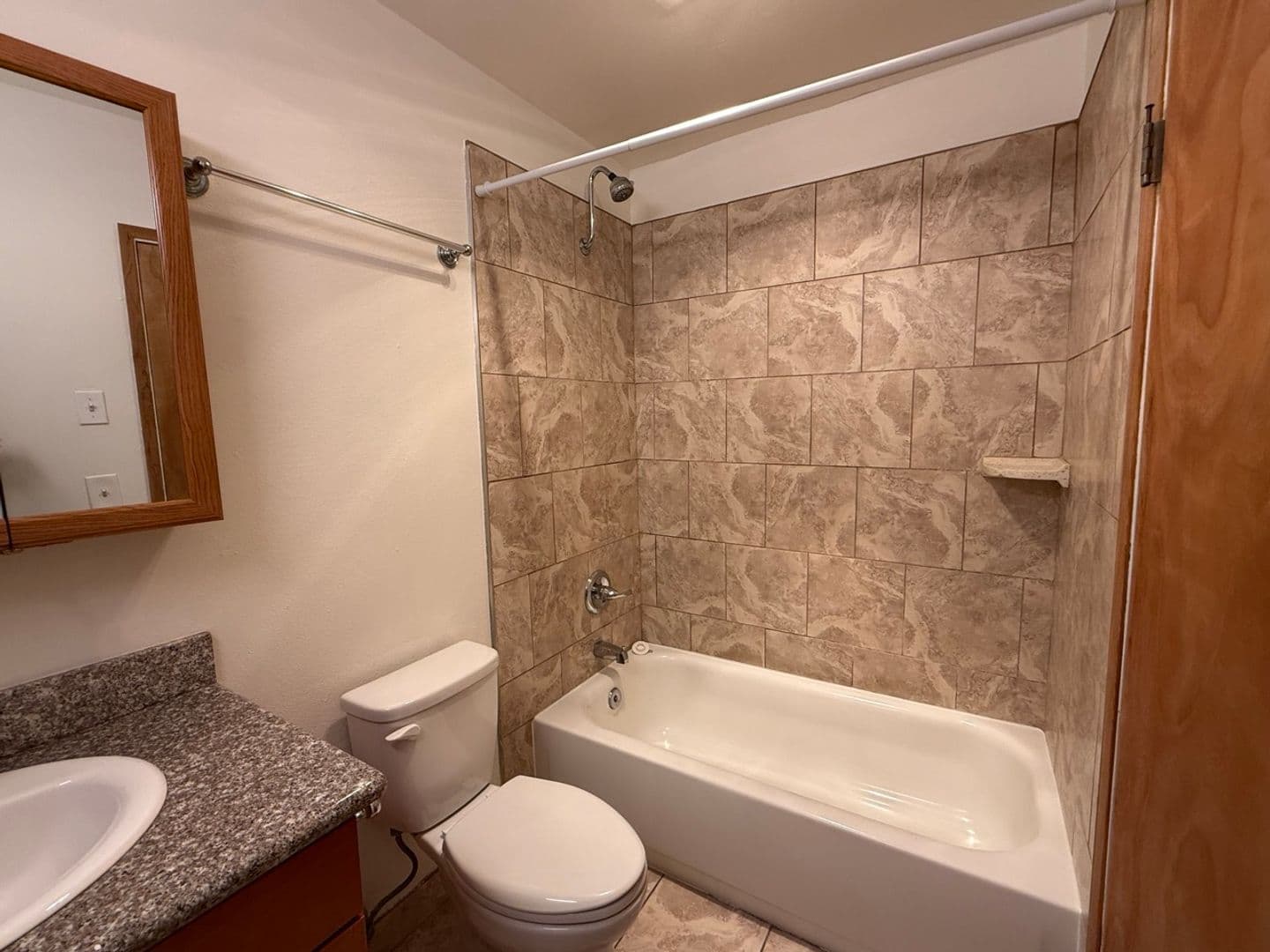 Portland Apartment: SE 40th Ave, 97202