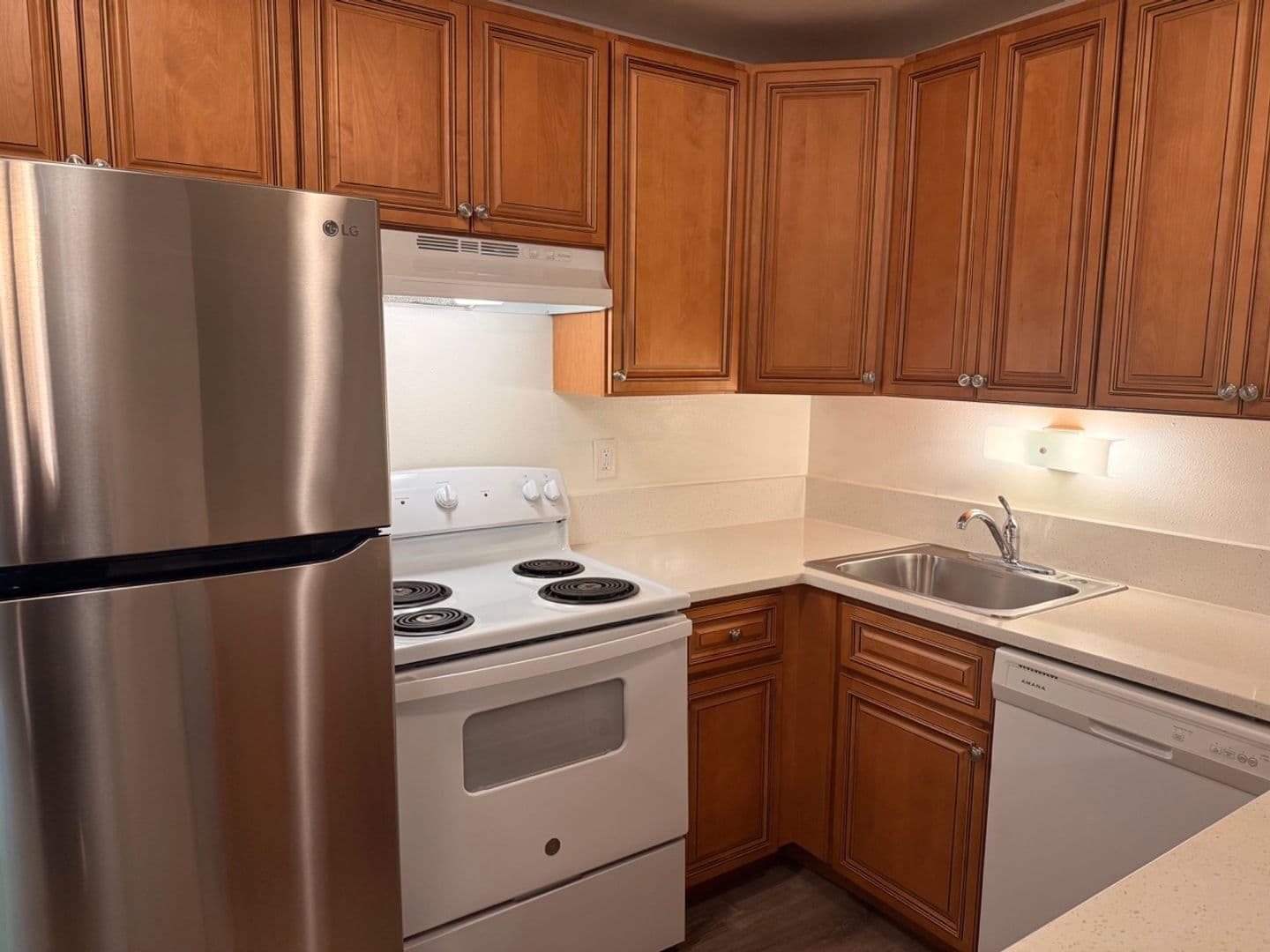 Portland Apartment: 2406 SW Dolph Ct, Portland, OR 97219