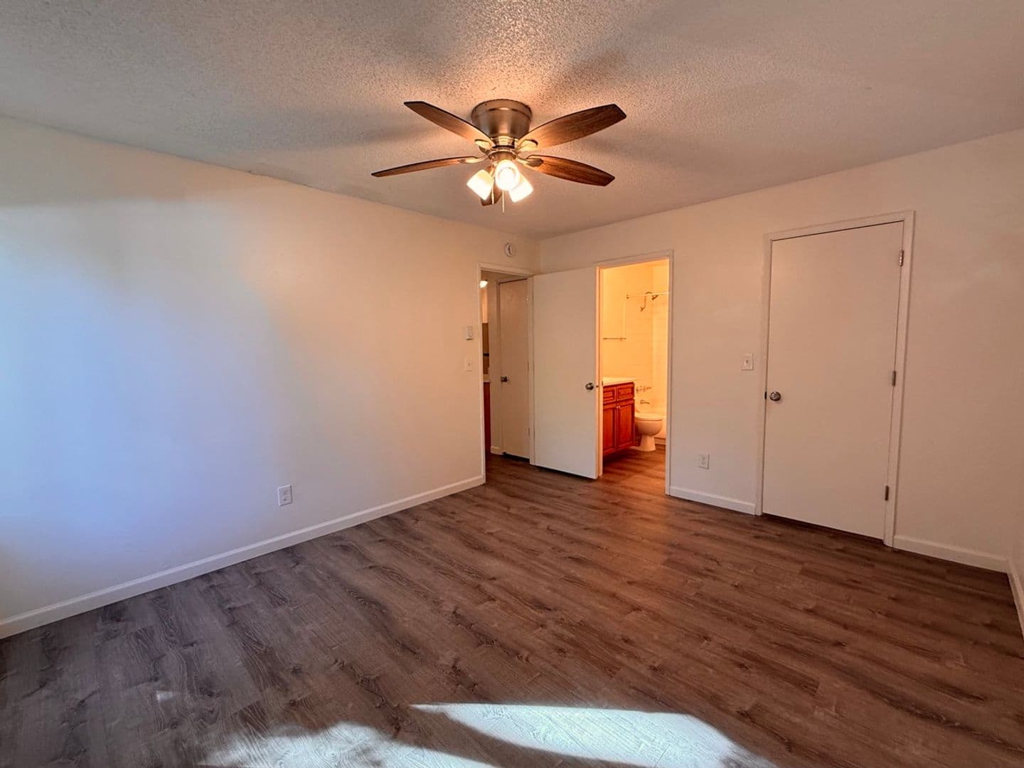 Portland Apartment: 2406 SW Dolph Ct, Portland, OR 97219