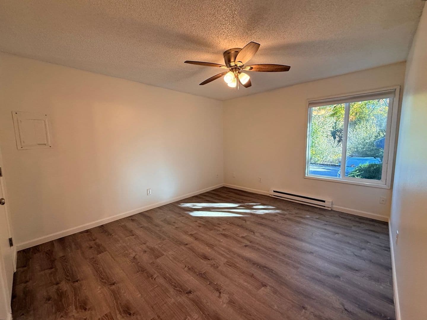 Portland Apartment: 2406 SW Dolph Ct, Portland, OR 97219