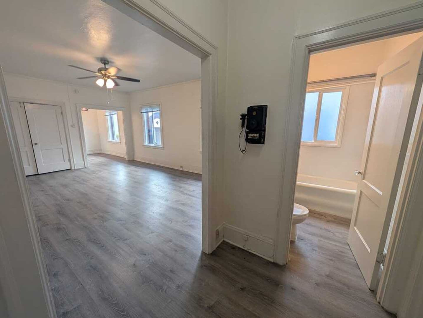 Portland Apartment: 1650 SE Hawthorne Blvd