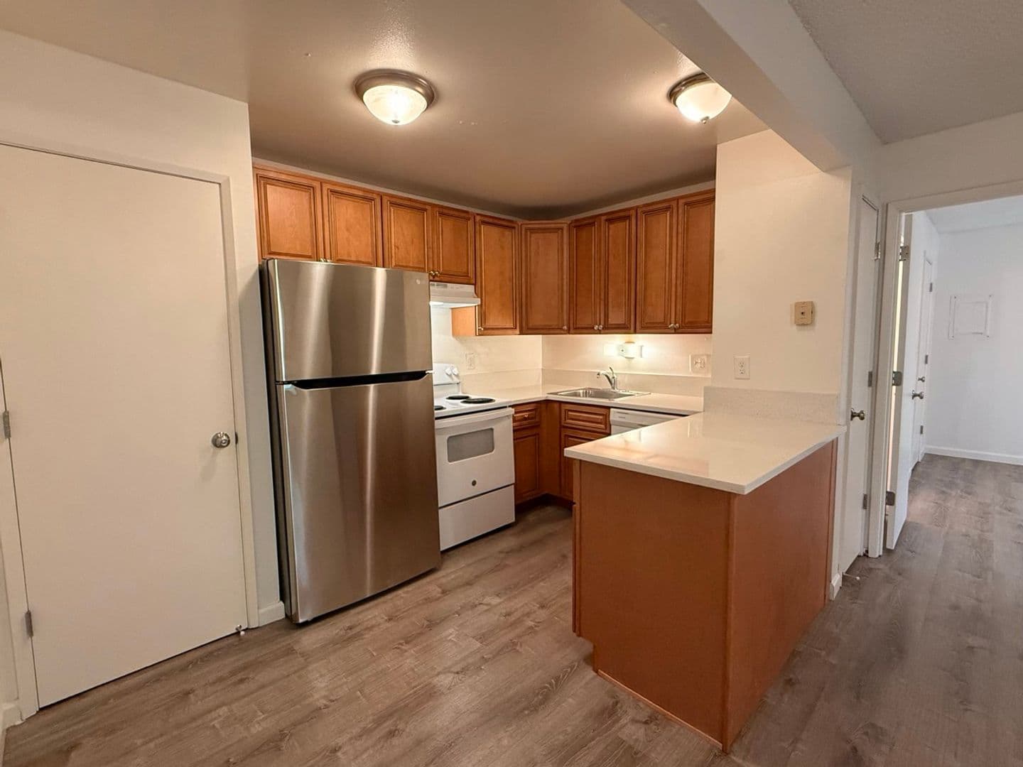 Portland Apartment: 2406 SW Dolph Ct, Portland, OR 97219