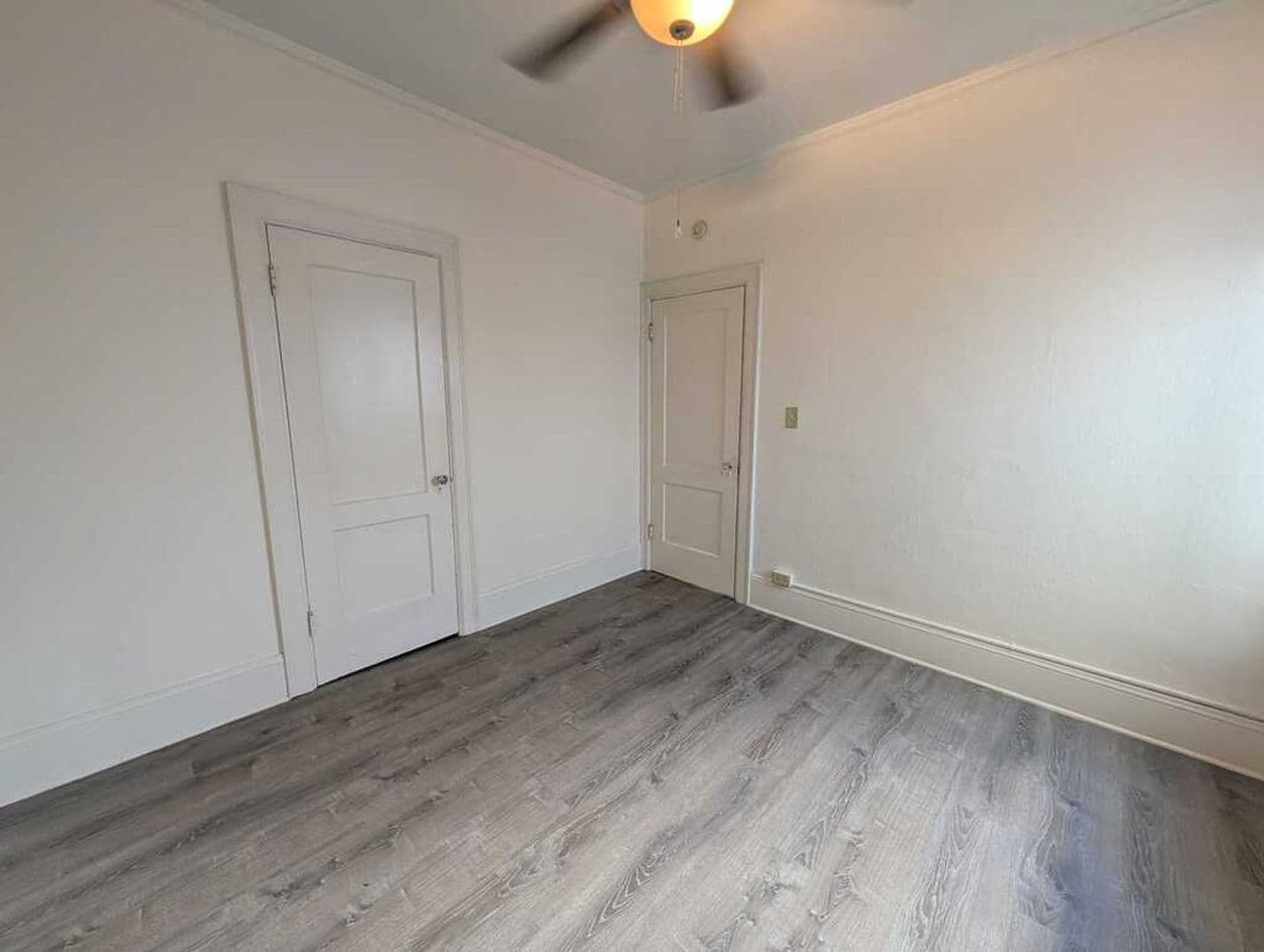 Portland Apartment: 1650 SE Hawthorne Blvd