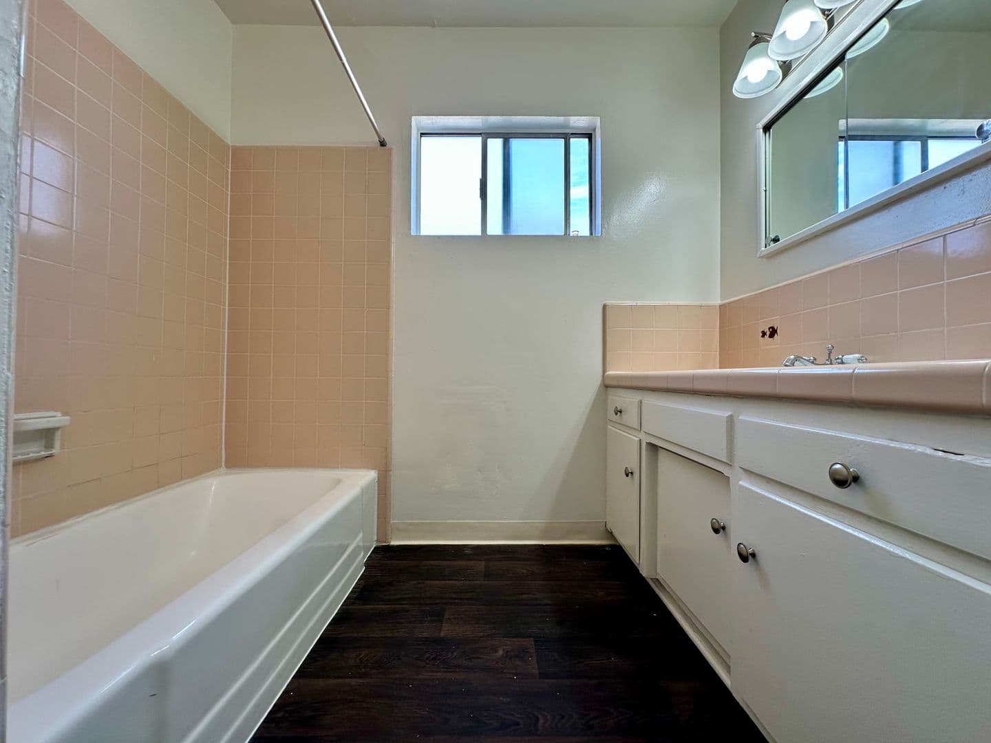 Hawthorne Apartment: 4362 W. 136th Street