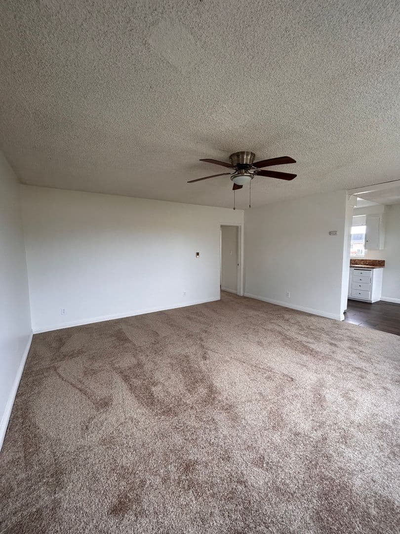 Inglewood Apartment: 220 W. Hillcrest Blvd.