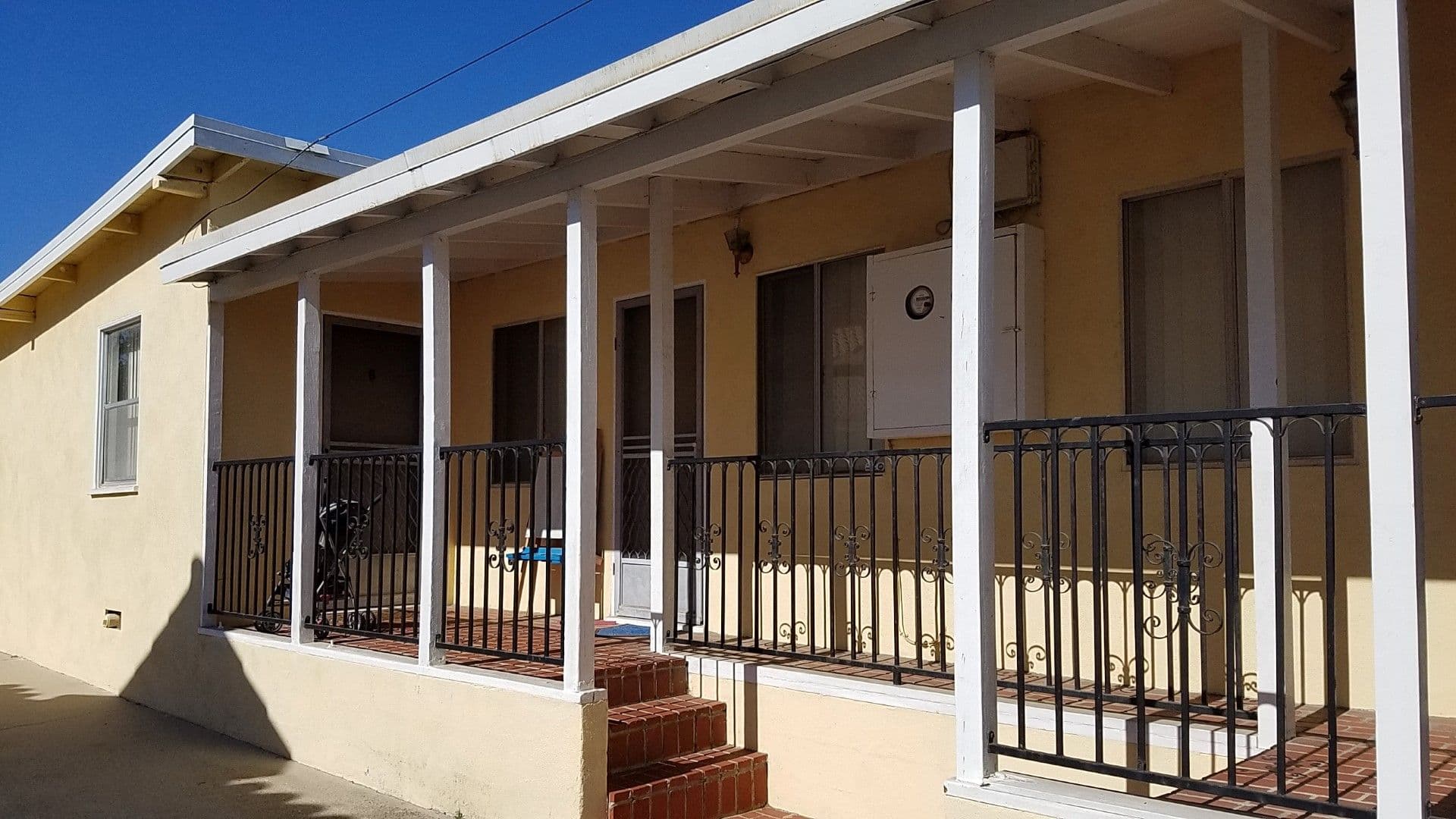 Redondo Beach Apartment: 2009 Vanderbilt Lane