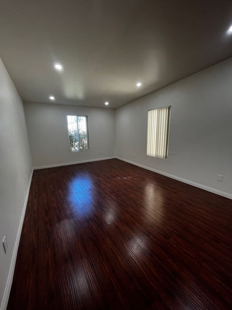 Redondo Beach Apartment: 2009 Vanderbilt Lane