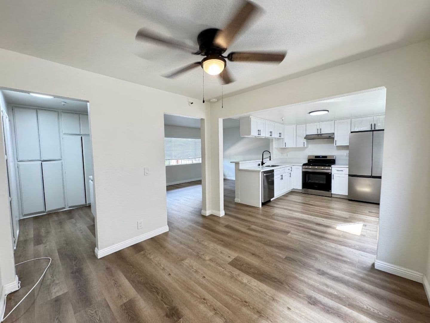 Hawthorne Apartment: 13703 Chadron Avenue