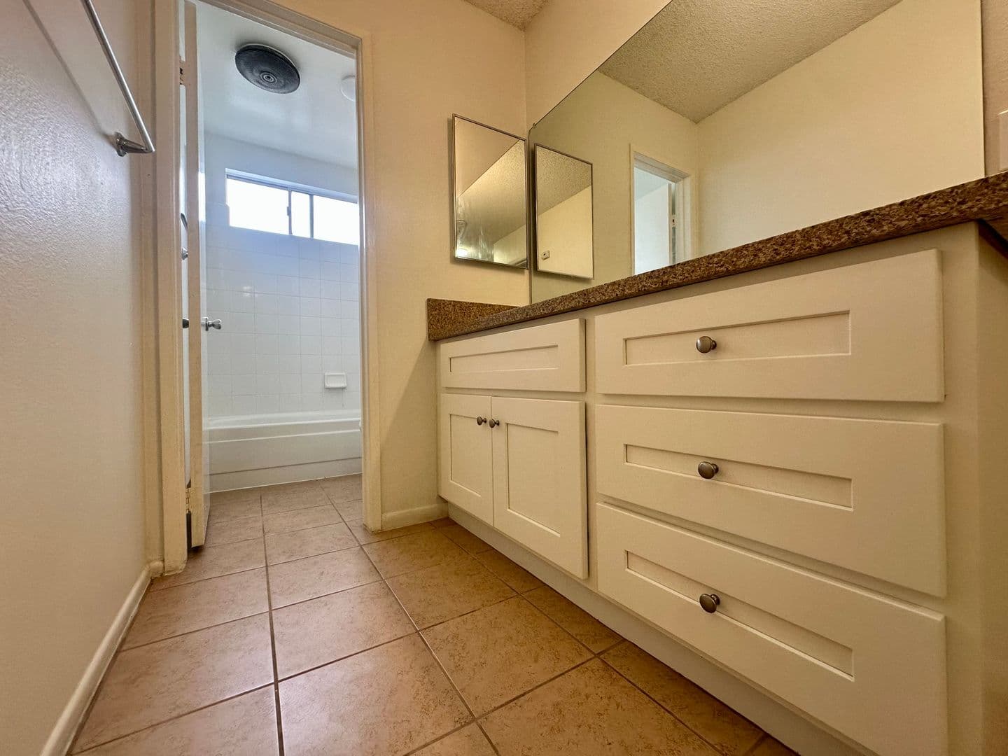 Hawthorne Apartment: 4141 Rosecrans Avenue