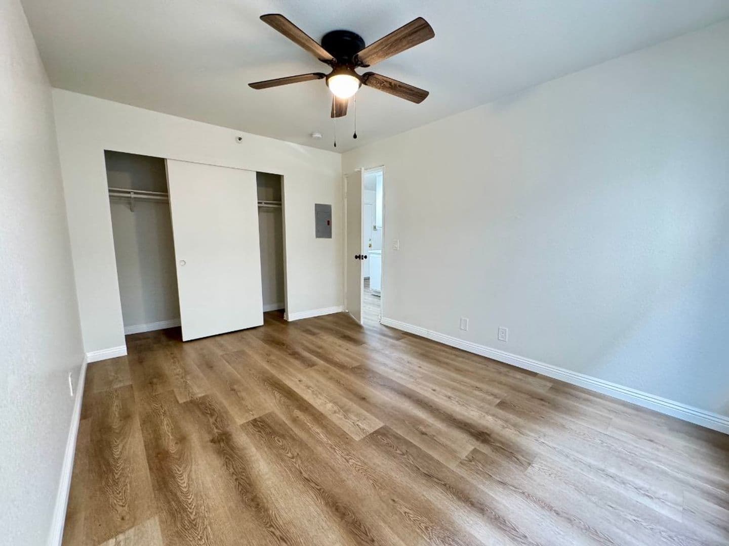 Hawthorne Apartment: 13703 Chadron Avenue
