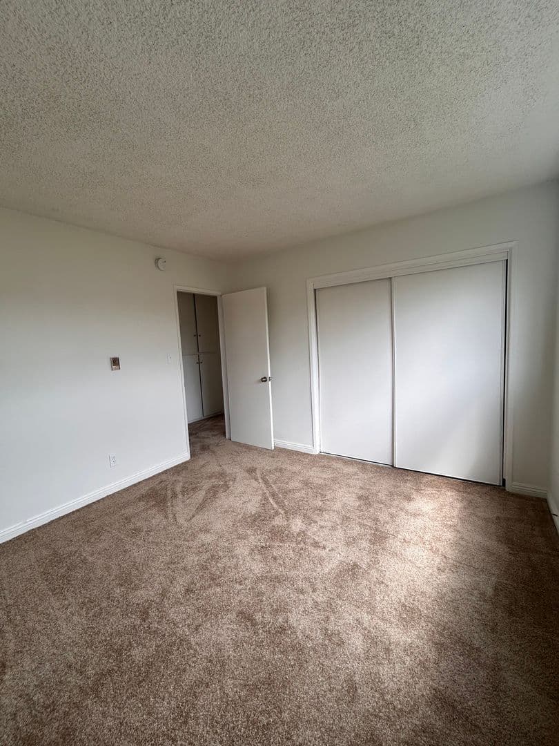Inglewood Apartment: 220 W. Hillcrest Blvd.