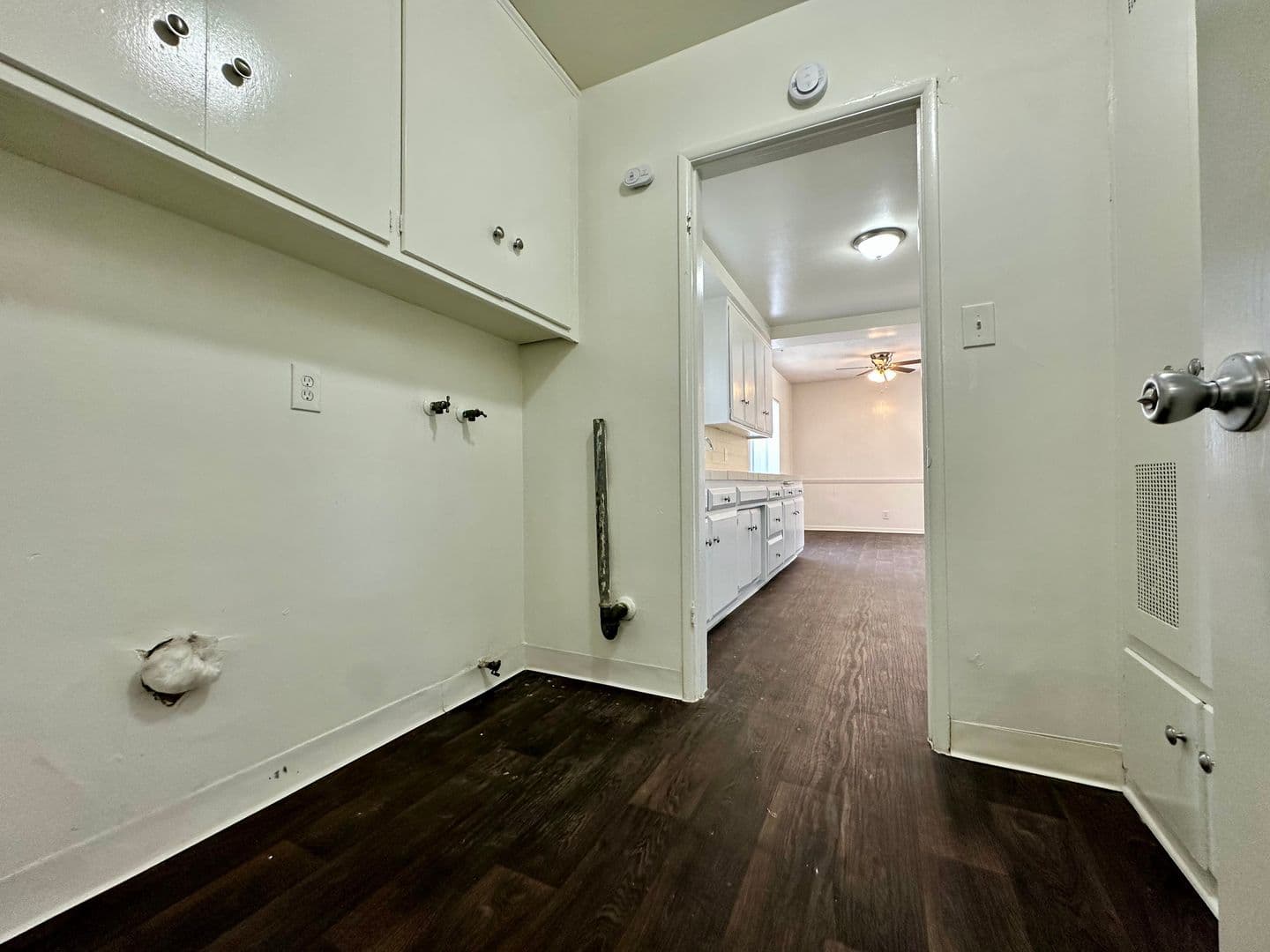 Hawthorne Apartment: 4362 W. 136th Street