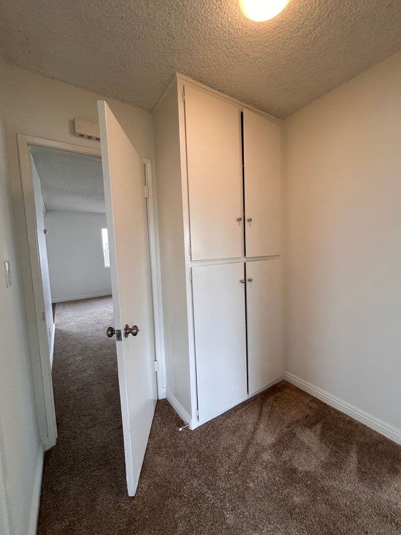 Inglewood Apartment: 220 W. Hillcrest Blvd.
