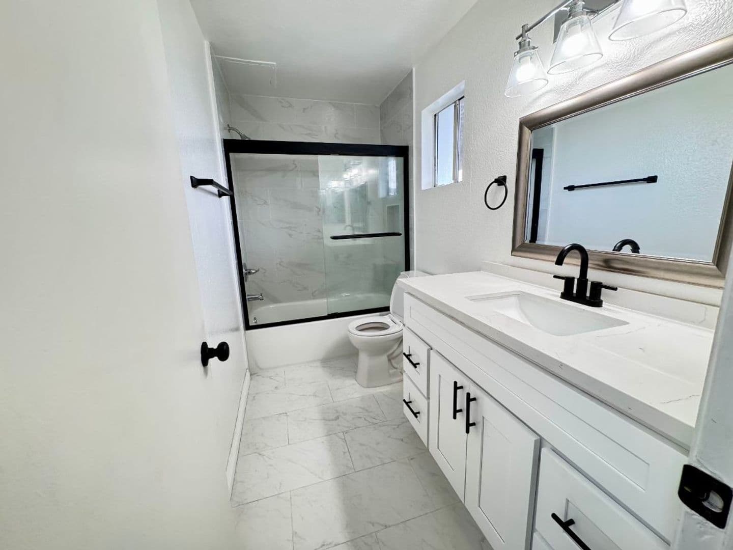 Hawthorne Apartment: 13703 Chadron Avenue