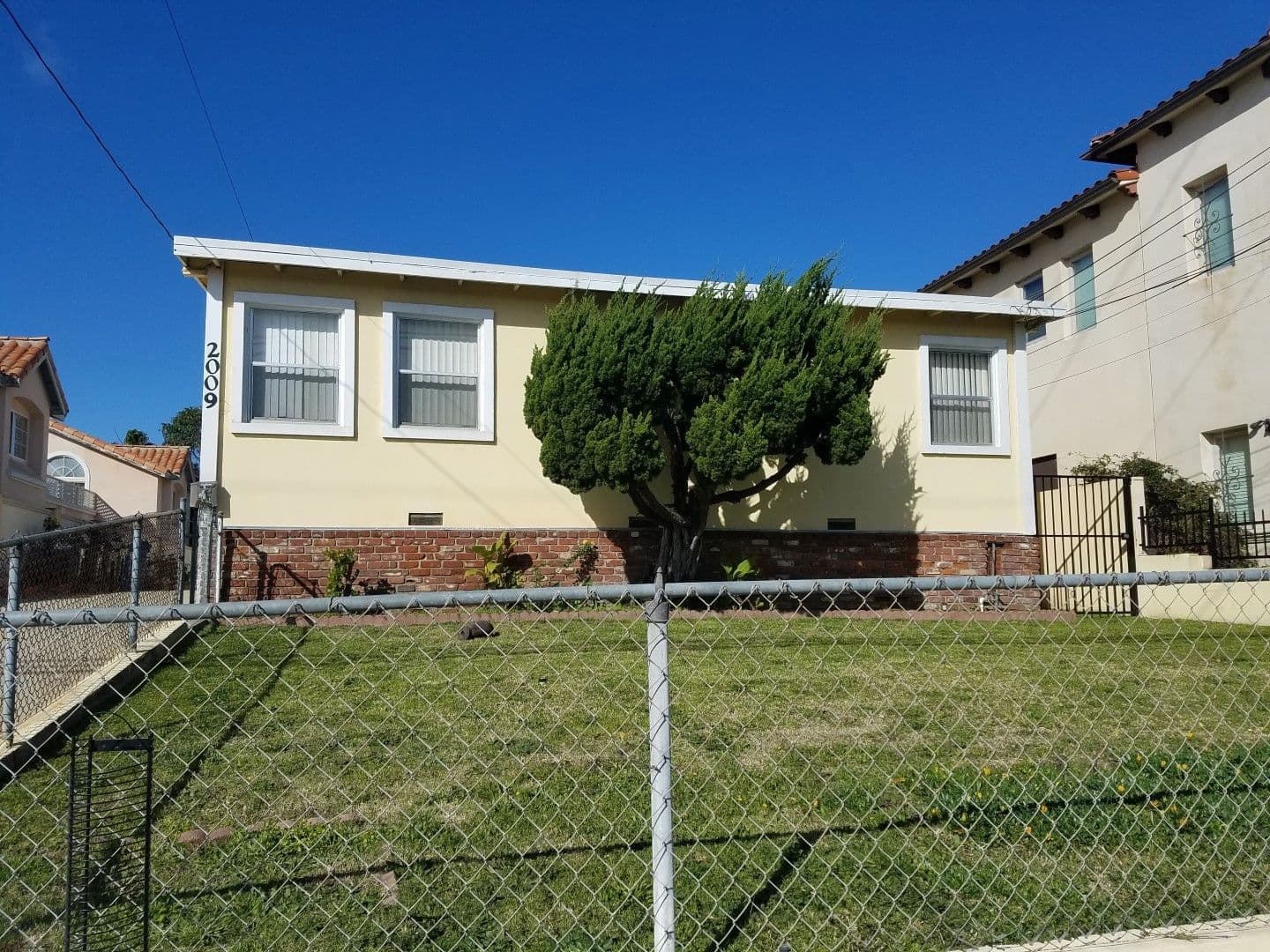 Redondo Beach Apartment: 2009 Vanderbilt Lane