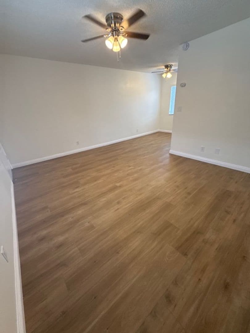 Hawthorne Apartment: 4037 W. 137th Street