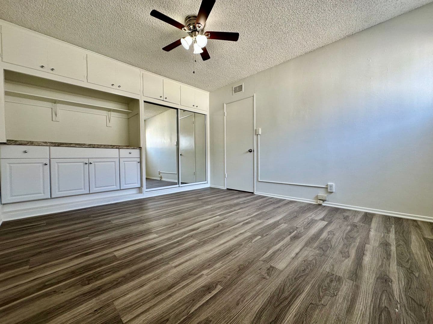 Hawthorne Apartment: 4362 W. 136th Street
