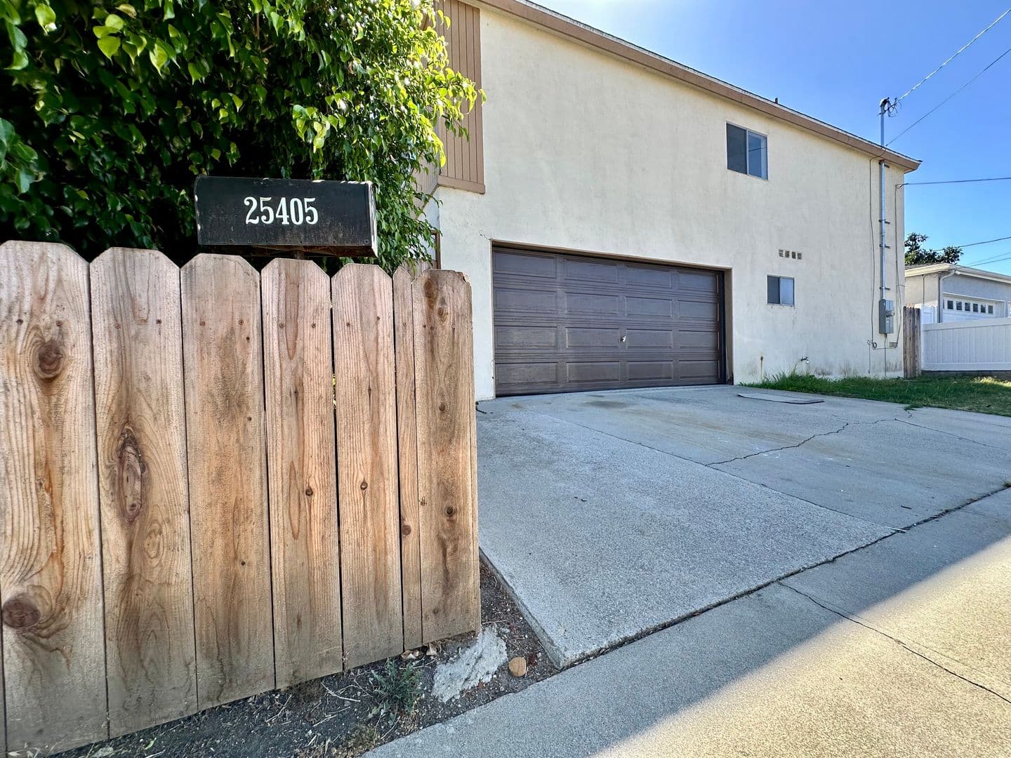 Lomita House: 25405 Cypress Street