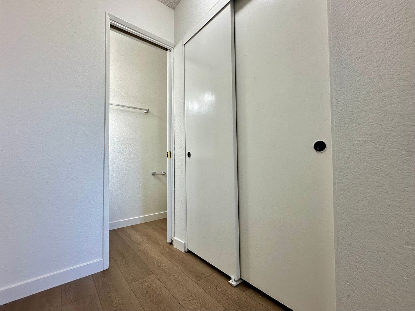 Hawthorne Apartment: 4513 W. 115th St