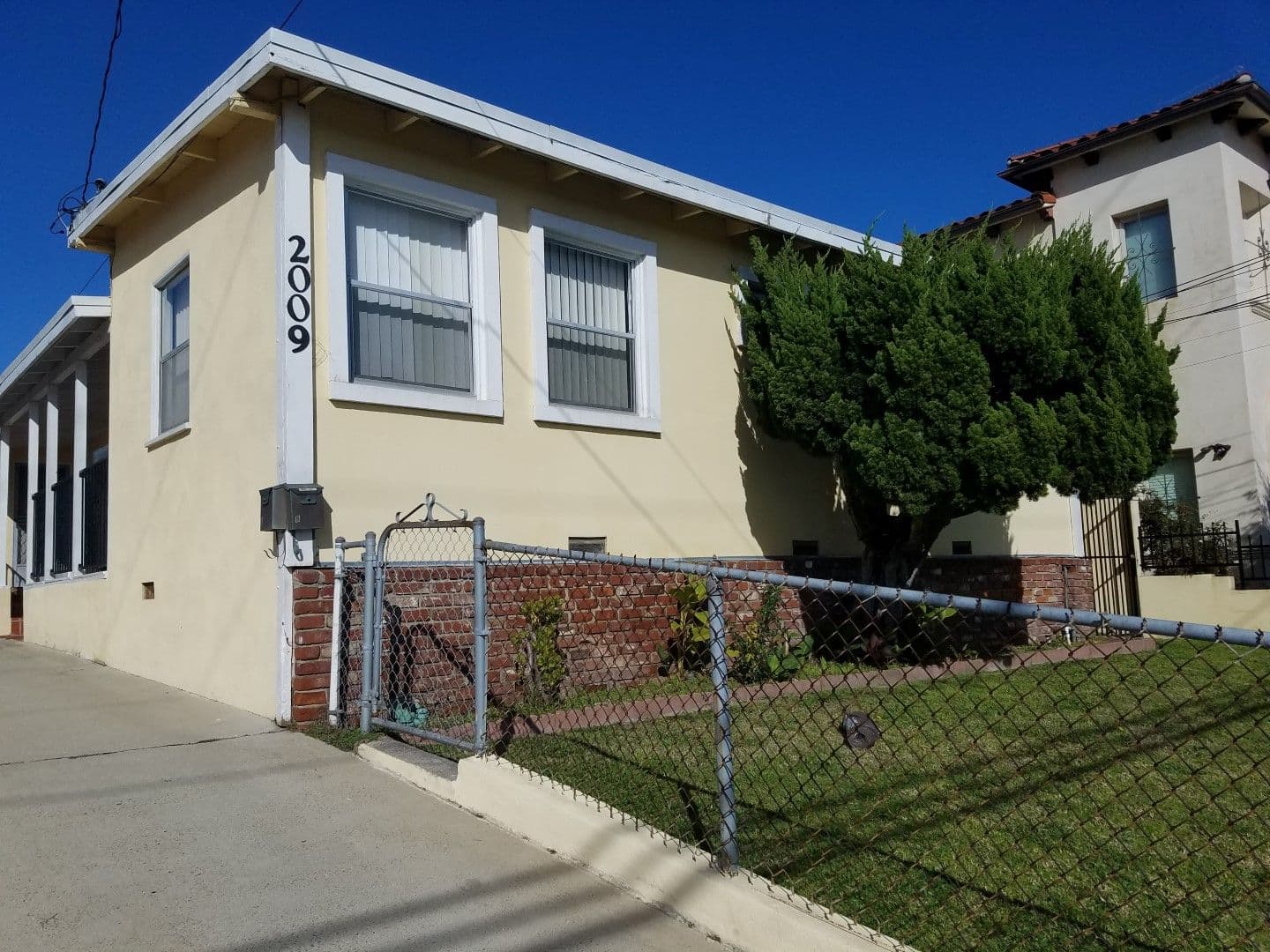 Redondo Beach Apartment: 2009 Vanderbilt Lane