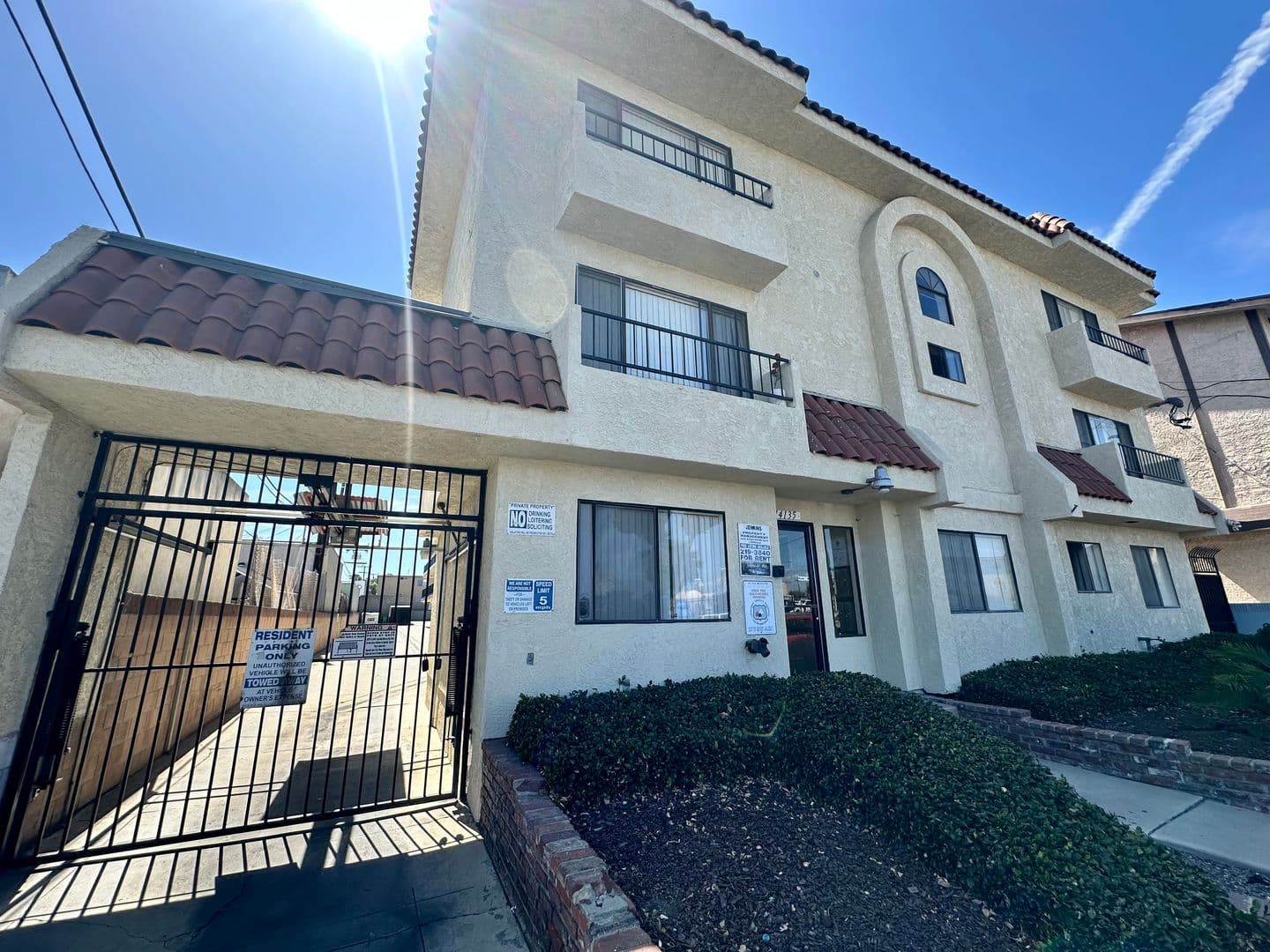 Hawthorne Apartment: 14135 Doty Avenue