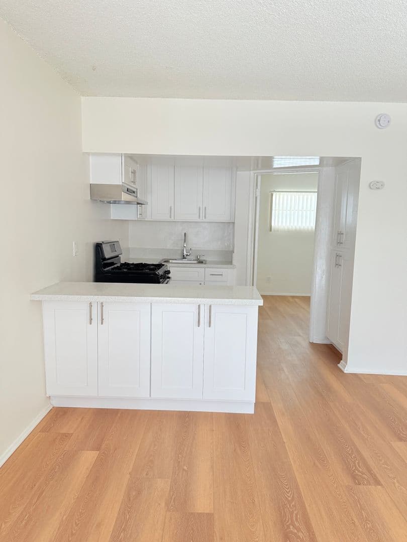 Lawndale Apartment: 4554 W. 173rd Street