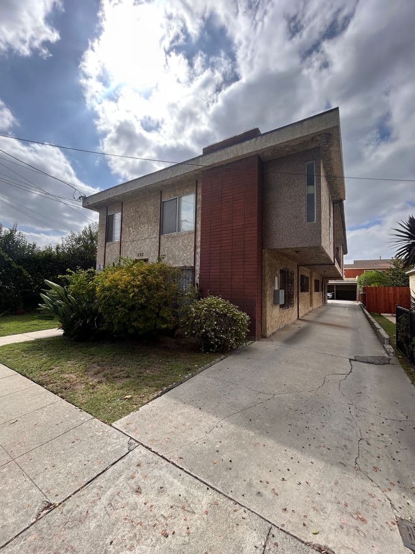 Inglewood Apartment: 220 W. Hillcrest Blvd.