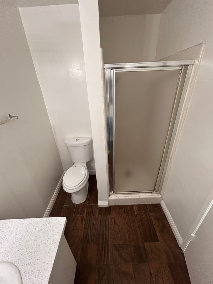 Inglewood Apartment: 220 W. Hillcrest Blvd.
