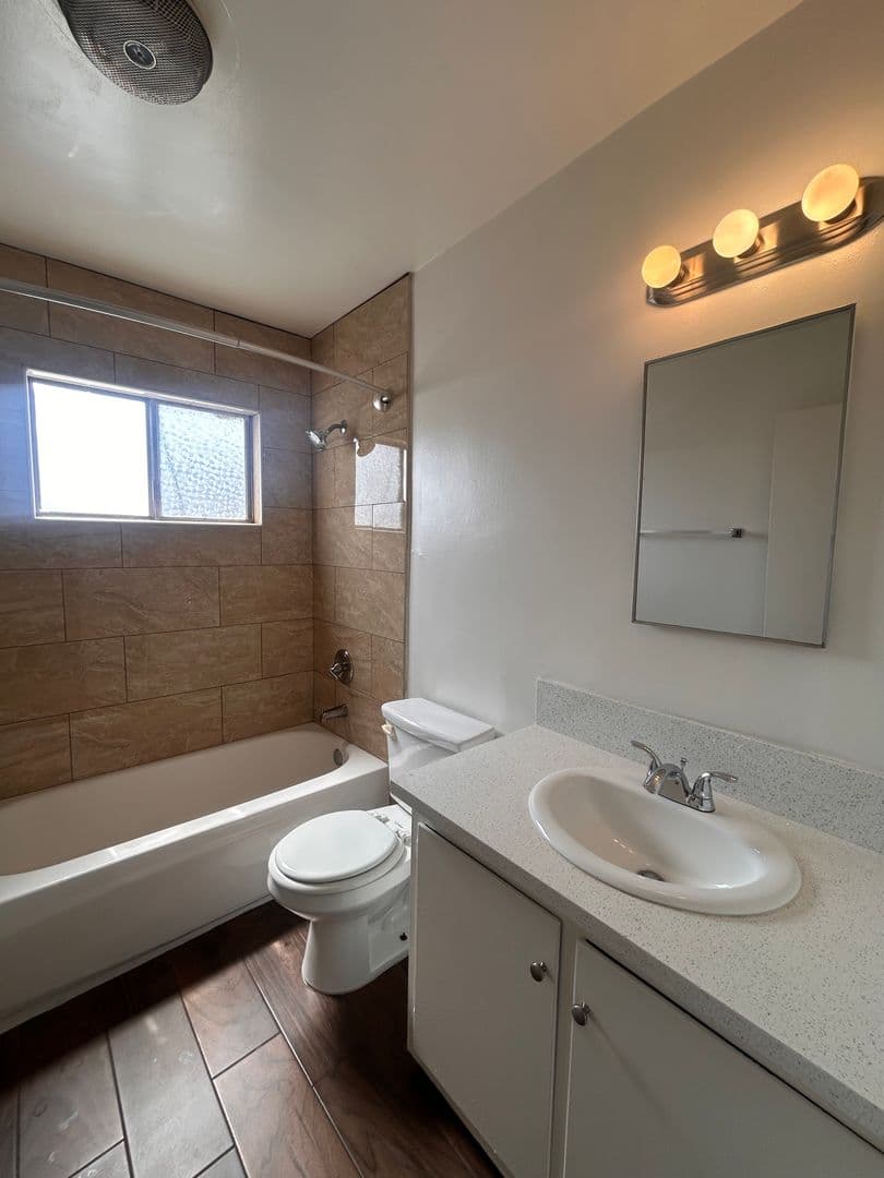 Inglewood Apartment: 220 W. Hillcrest Blvd.