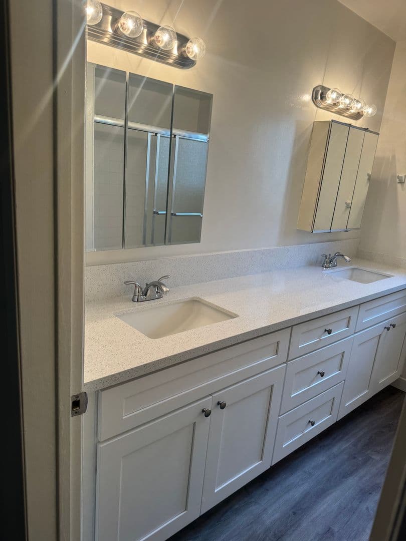 Playa Del Rey Apartment: 8328 Manitoba Street (6%)