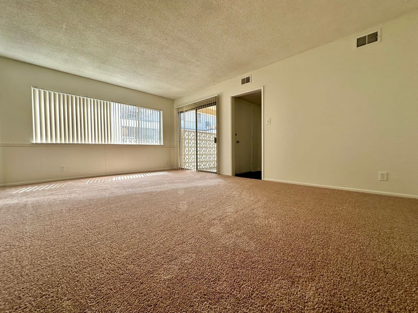 Hawthorne Apartment: 4362 W. 136th Street