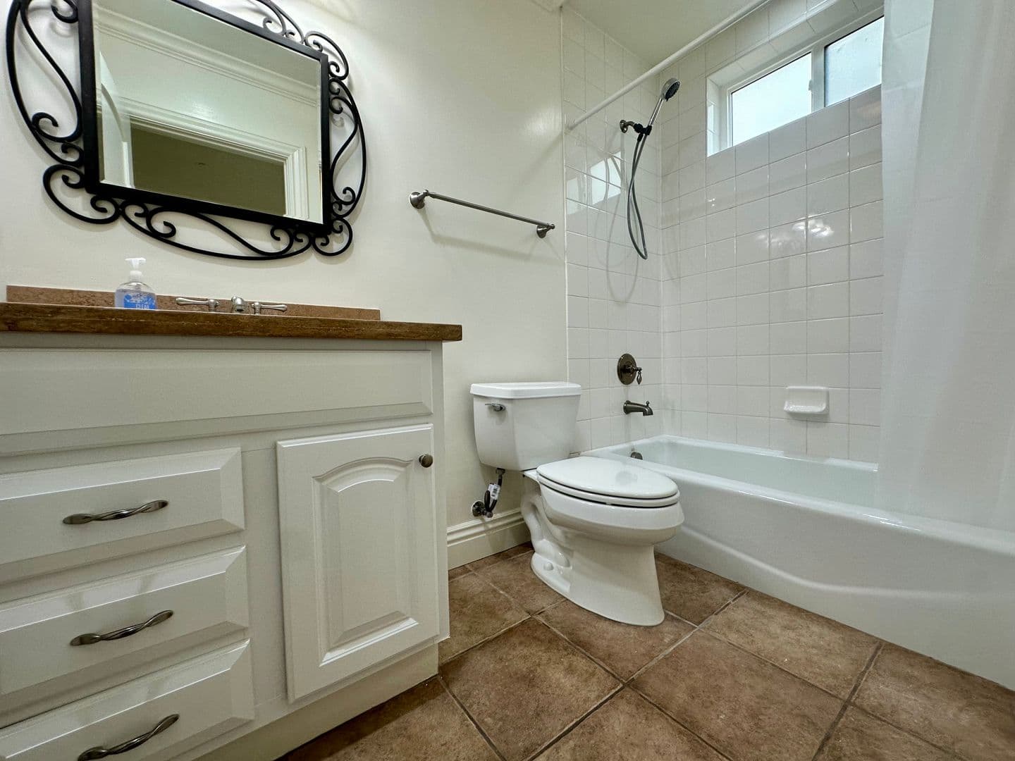 Redondo Beach House: 1431 S. Irena Avenue