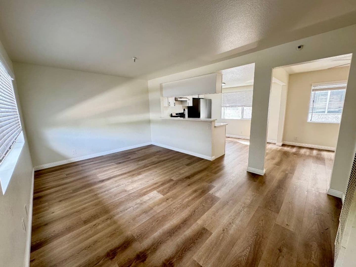 Hawthorne Apartment: 13703 Chadron Avenue