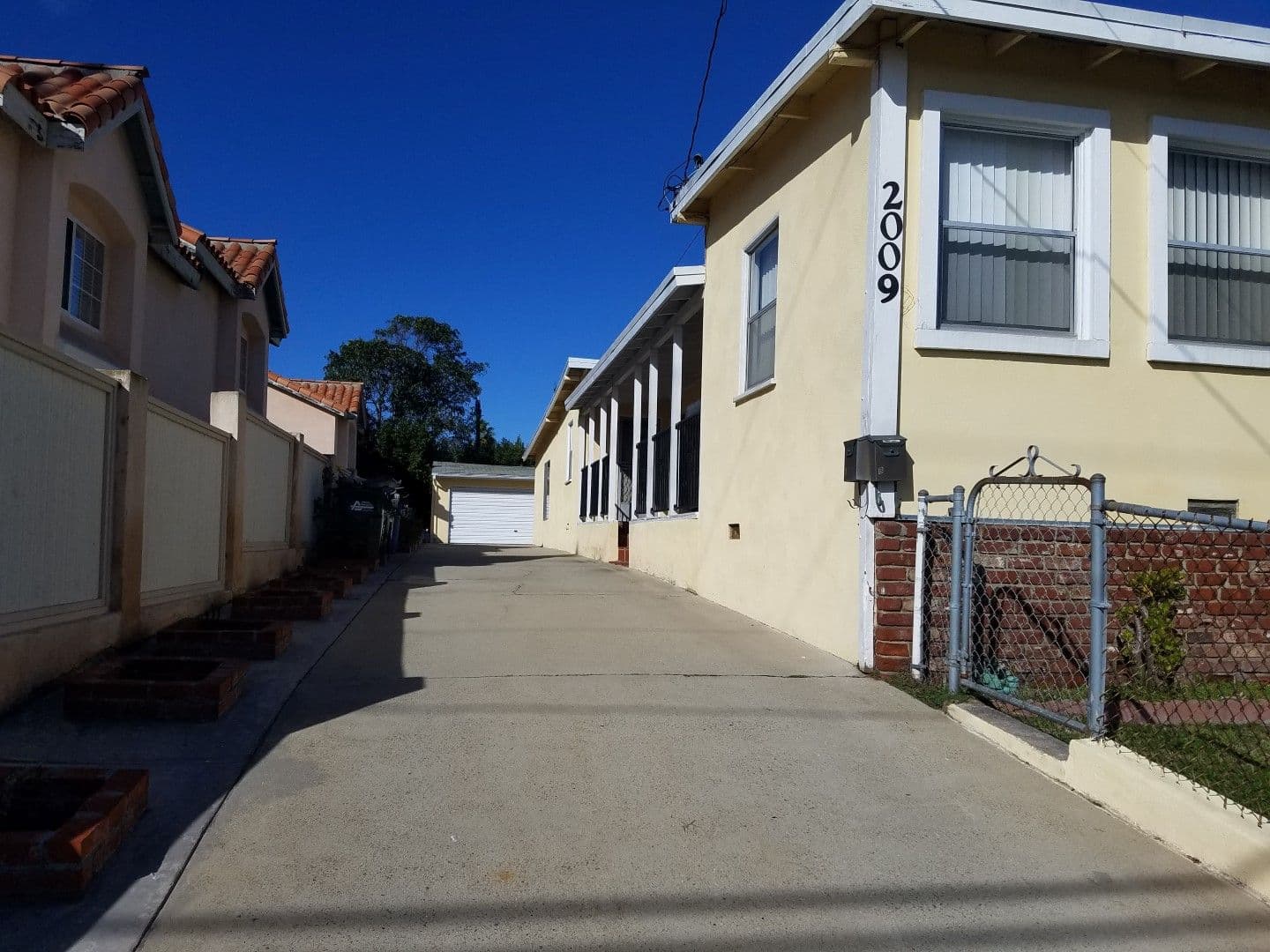 Redondo Beach Apartment: 2009 Vanderbilt Lane